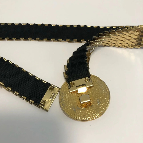 Vintage 90's Lion's Head Stretch Belt Gold Tone Medallion Scalloped Metal Scales - Picture 5 of 5